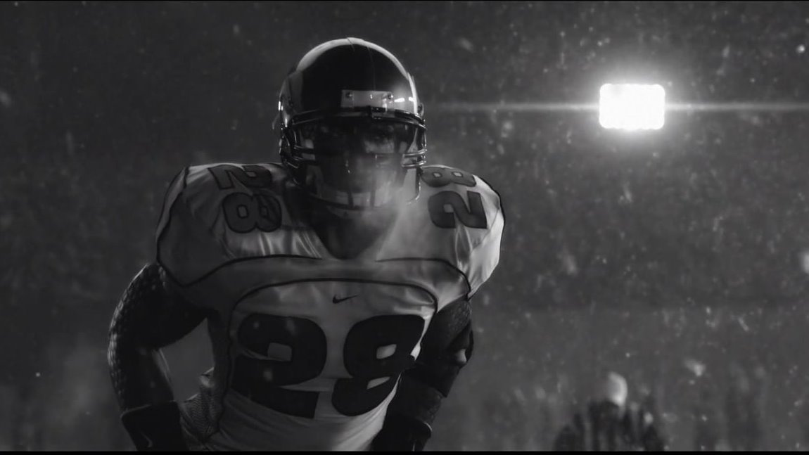 Chivoarchives's tweet photo. WATCH: Nike - "Pro Combat. Trail of Destruction (Alter Ego)" (2009): https://t.co/EvjzfIRvUv
Cinematography by Emmanuel Lubezki, ASC, AMC
Directed by David Fincher
Thanks to @FincherAnalyst
#EmmanuelLubezki #TheASC #DavidFincher #shotonred #RedOneCamera https://t.co/bIVQzUtMTD