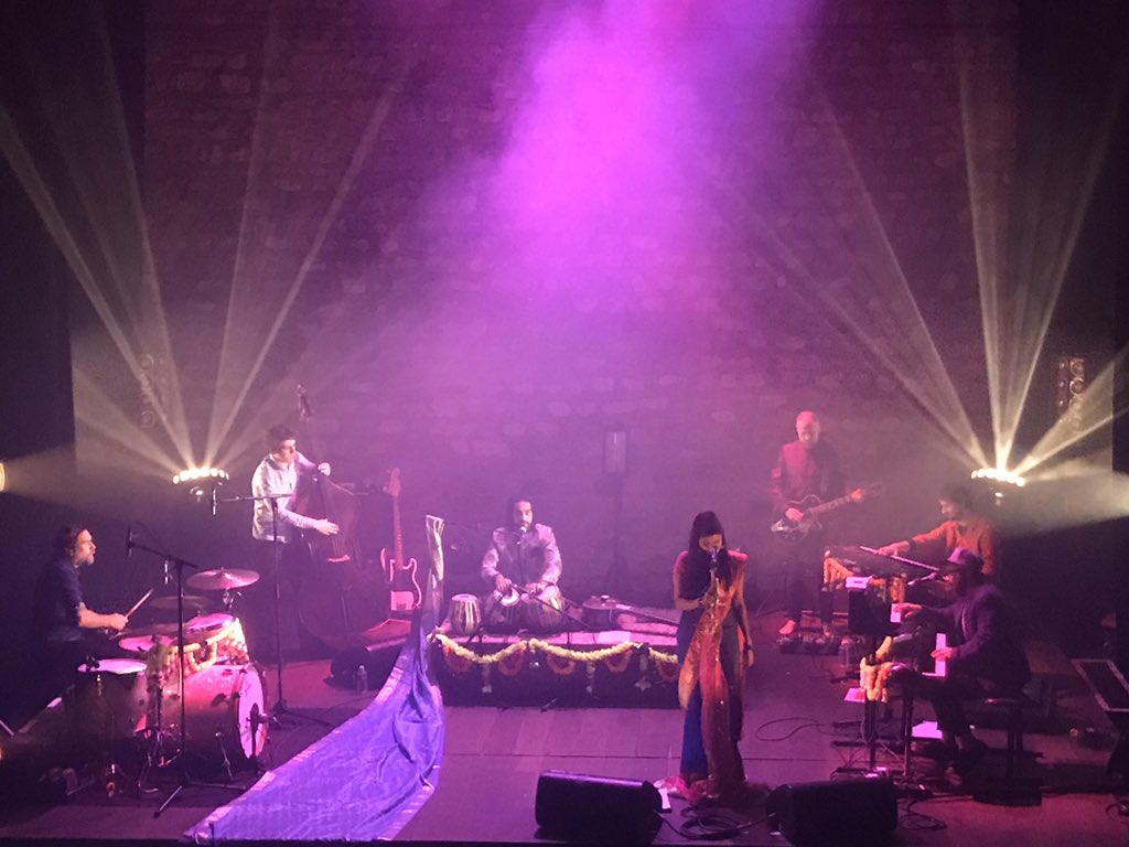 FestivalFFAST's tweet photo. [Partenariat FFAST]
Quelques images du formidable concert de @PalmtreeFamily donné à l’occasion de la sortie de son album  « Air India »🕺🏿💥🇮🇳🎹 https://t.co/vEItGUOgDG