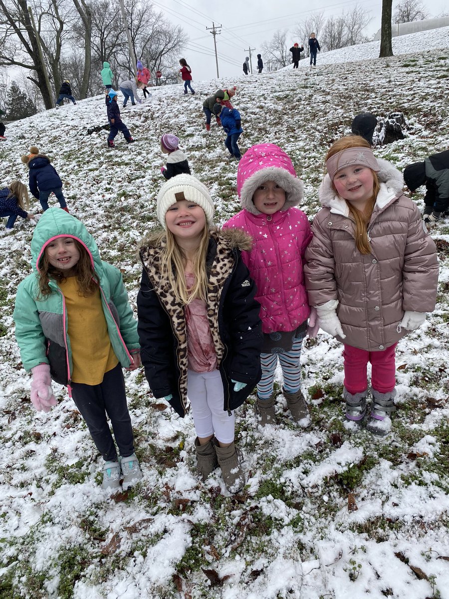 khrystenrae's tweet photo. If you have to go to school on a snow day, then you get to go play in the snow with your friends!! Teachers love snow days too!! #CulleokaSnowDay #kindergarten https://t.co/Adfxi3XgvW
