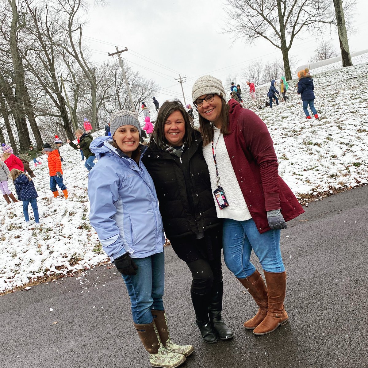 khrystenrae's tweet photo. If you have to go to school on a snow day, then you get to go play in the snow with your friends!! Teachers love snow days too!! #CulleokaSnowDay #kindergarten https://t.co/Adfxi3XgvW