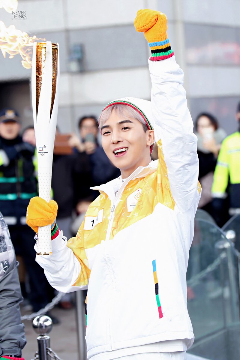 (again) he wasnt browless and his hair was not fully blonde but mino looked so good and warm like a bear that day