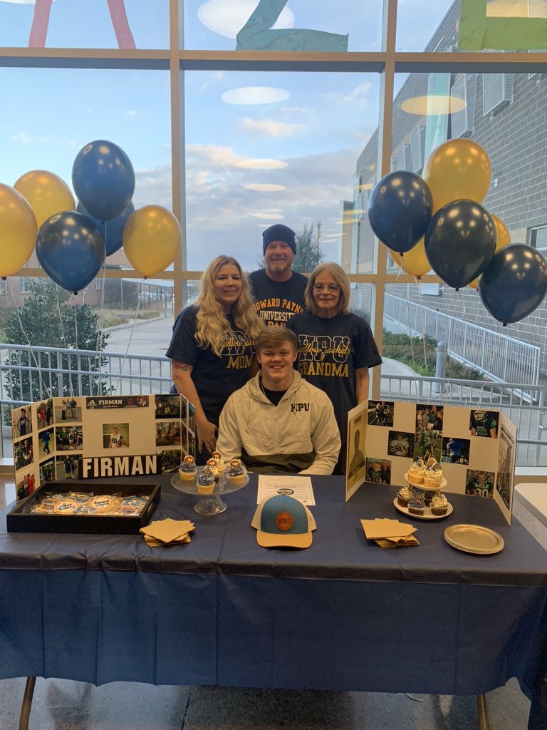 rickybrune0's tweet photo. Thank you to everyone who cam out and supported. I will never forget this morning. Beyond blessed to have this opportunity!! God is good!! @Coach_BHarris @Coach_Spice @CoachWagnerHPU https://t.co/BaOz9gT8To