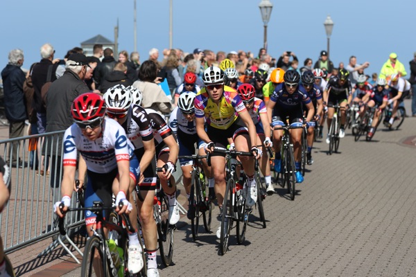 BloeizoneFrTour's tweet photo. Etappe alert - Healthy Ageing Tour met finale op Borkum 🇩🇪 Healthy Ageing Tour wieder mit Finale auf Borkum! https://t.co/wk5eIwWV9x #HAT20 #Meergezondejaren https://t.co/cm3PupBewv