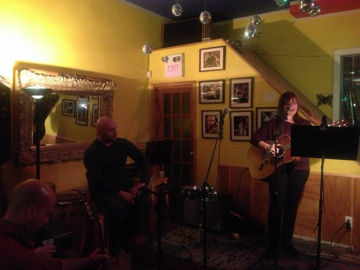 MusiCampTO's tweet photo. Me & my guitar w the horn of Ernie Tollar - mostly originals - Thursday February 13 5-7pm for JS Presents@ the Tranzac Club with JESSA fka The Jessica Stuart Few (@Tranzac with @jessstuartfew). Thanks to Gaya for the pic)
#originalmusic #vocaljazz #guitarandvoice #jspresents https://t.co/ypqgp2dxfG