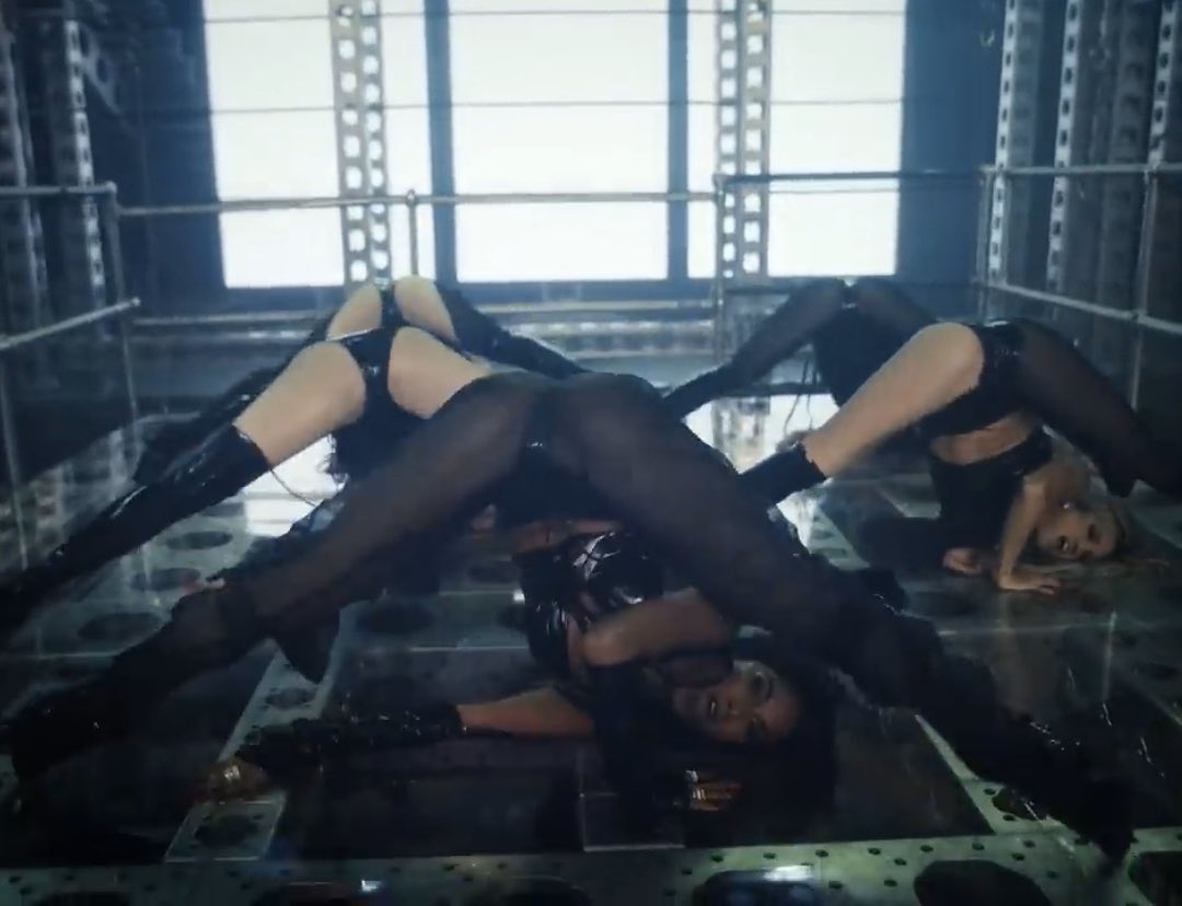 falconisuxx's tweet image. Próximas chacrinhas me aguardem, mais um movimento pra coreografar #React #ReactPCD