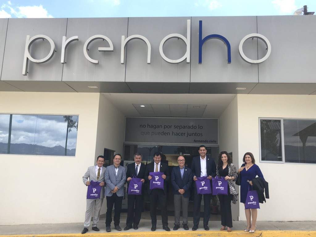 fdsloja's tweet photo. Presidente de la @AsambleaEcuador finaliza su recorrido por el centro de innovación @prendho @utpl y conoce a los emprendimientos #SisiIoT #Silicochem #Bookifi #PascalTech y #Tachapir3D https://t.co/MZHYJqxUS3