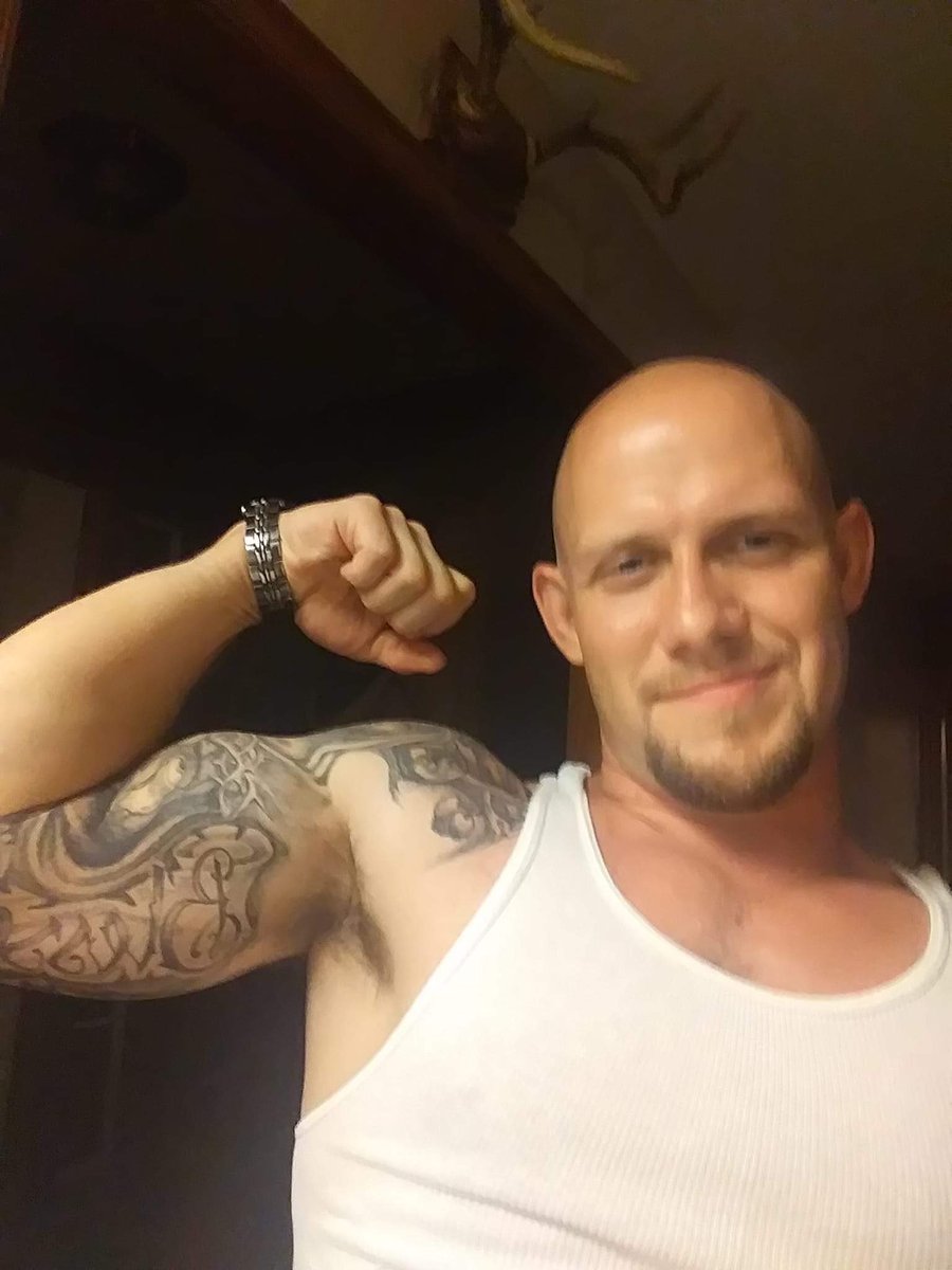 MerastyRob's tweet photo. My tough straight redneck buddy bet I couldn’t Hypnotize him, I did .told him when he woke up instead of me he’d see a sexy girl he wanted to impress and to flex and show off a bit!.It worked !,Here he is after waking up ,seeing a girl he liked&amp;flexing for her,looks shy too!lol https://t.co/IG2UxBlbLZ