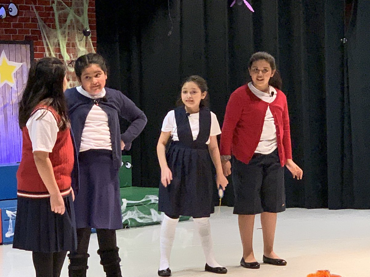 RhondaLopez18's tweet photo. I experienced another fabulous production from our Gators of We Are Monsters!  Thank you @MissVanArts @Miss_L_Teaches @meg_harris4 and @SingingGators for continuing to bring performing arts into the lives of our students. So incredible and fun to watch. @GuilfordEle https://t.co/dOw4jfmXRM