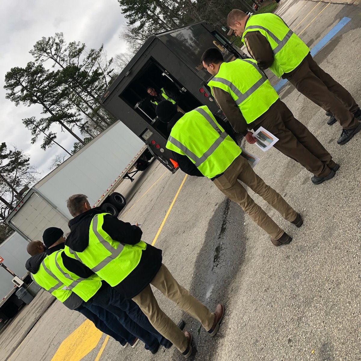 upsthutson04's tweet photo. Masters Division- Gainesville and Blue Ridge On-Road Supervisors thank Liberty Mutual's Bri for coming to do a Mirror Adjustment Demonstration for management. #MastersSafety #upsproud #MethodMastersGainesville #MethodMastersBlueRidge https://t.co/il3TxKfU8P