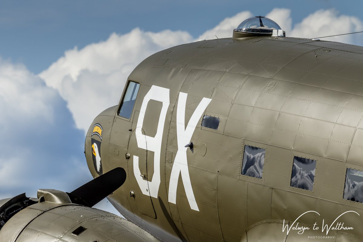 'Airborne, Rendezvous with Destiny' / N150D C47 at Daks over Duxford on the 5th June 2019 @DDAY_Fr @IWMDuxford @TheDDayStory @C47SKYTRAIN @dday7 @WaitForDDay @vintagedakota1 #AvGeek #daksovernormandy #daksoverduxford #dday #c47 #ddaysquadron https://t.co/9fPCssWpow