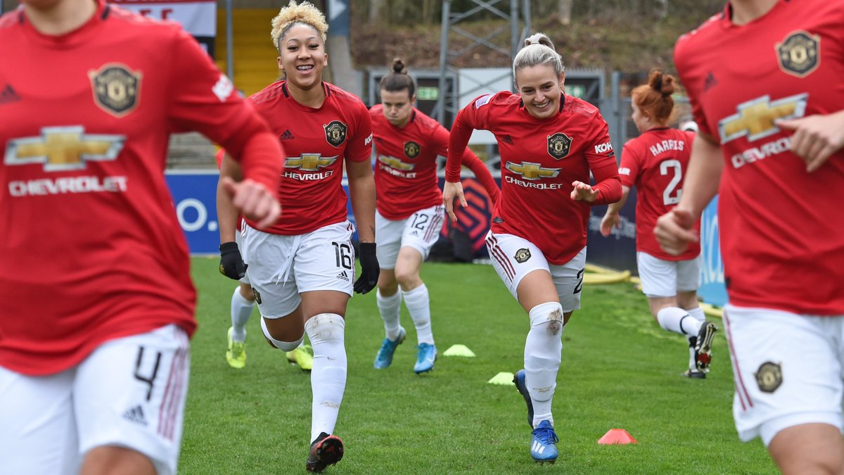 Manchester United Women On Twitter Sprinting Into The Weekend Like Fridayfeeling Muwomen
