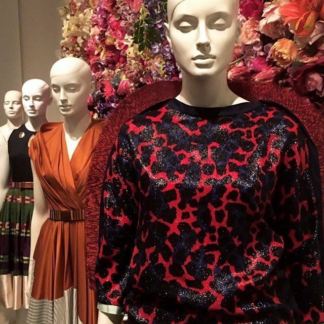 Ladies looking at you. ❤️🌺🌸🌼🌻🌹🌷🥀🎋🌹🌻🌼🌸🌺. . . . #bloemen #flowers #hereislookingatyoukid #ladies #mannequins #fashionatthemuseum #fashionexhibition #mattijs #mattijsvanbergen #centraalmuseum ift.tt/2S6Qmhd