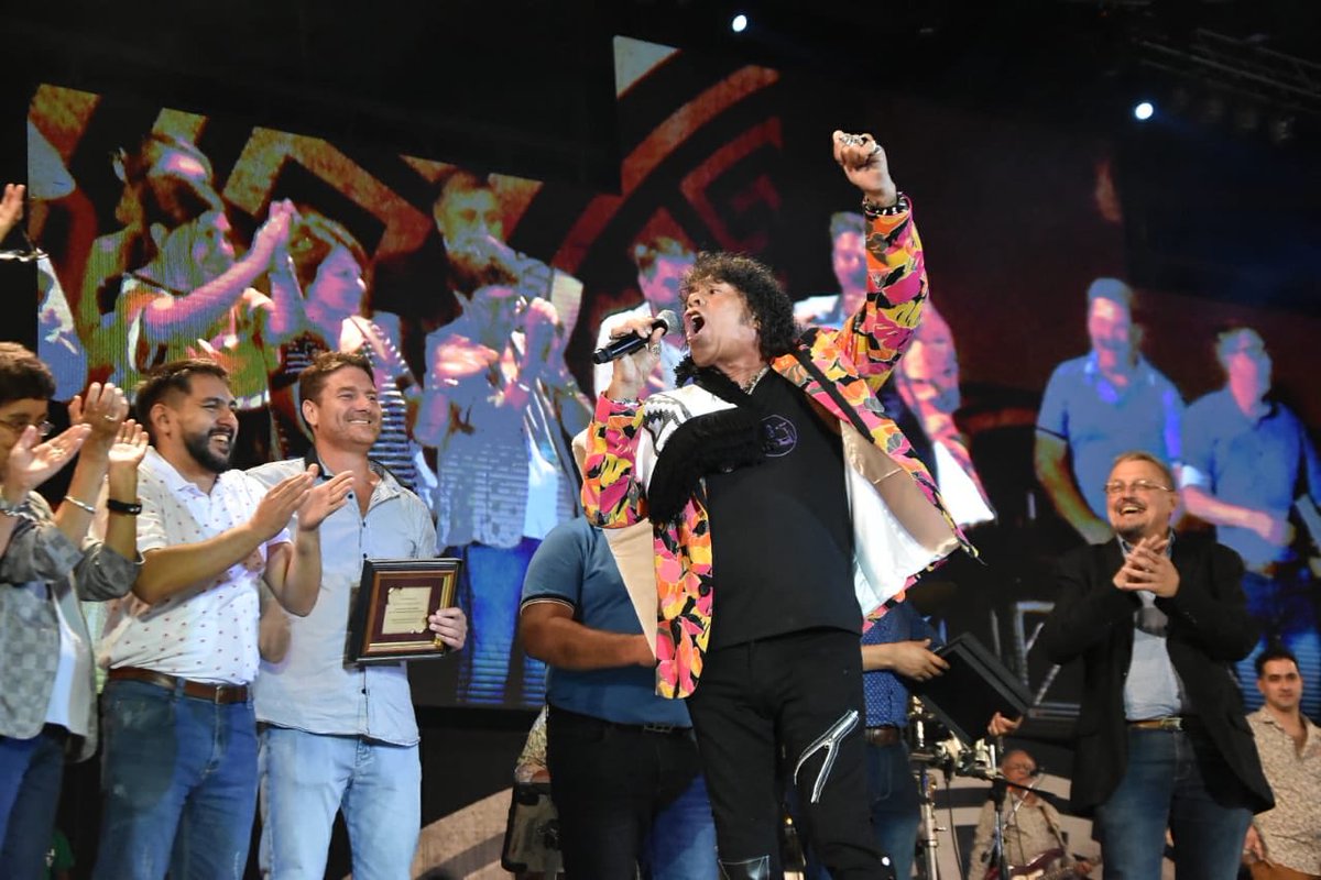 leonardolimia's tweet photo. Esta semana @LegislaturaCBA aprobó expropiación para flias Coop.FVarela. Reconocimiento para Intendente @MuniCosquin @gabrieljmusso y @LaMonaOficial en la Luna Cordobesa #festivalnacionaldelfolklore . Reunión Directores #CpcColon Asunción Centro Vecinal Las Magnolias https://t.co/5wMAAiSv13
