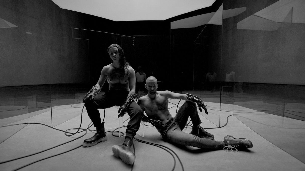 wepluggoodmusic's tweet photo. The official music video for the latest single by @neumodel featuring @kiddysmile ‘HAYAH’ is out now. Showing human figures engaged in twisting movements, this powerful black and white video will fully capture your mind

Watch it here: https://t.co/FdNcd9kJlp https://t.co/oXkPdbR9Ha