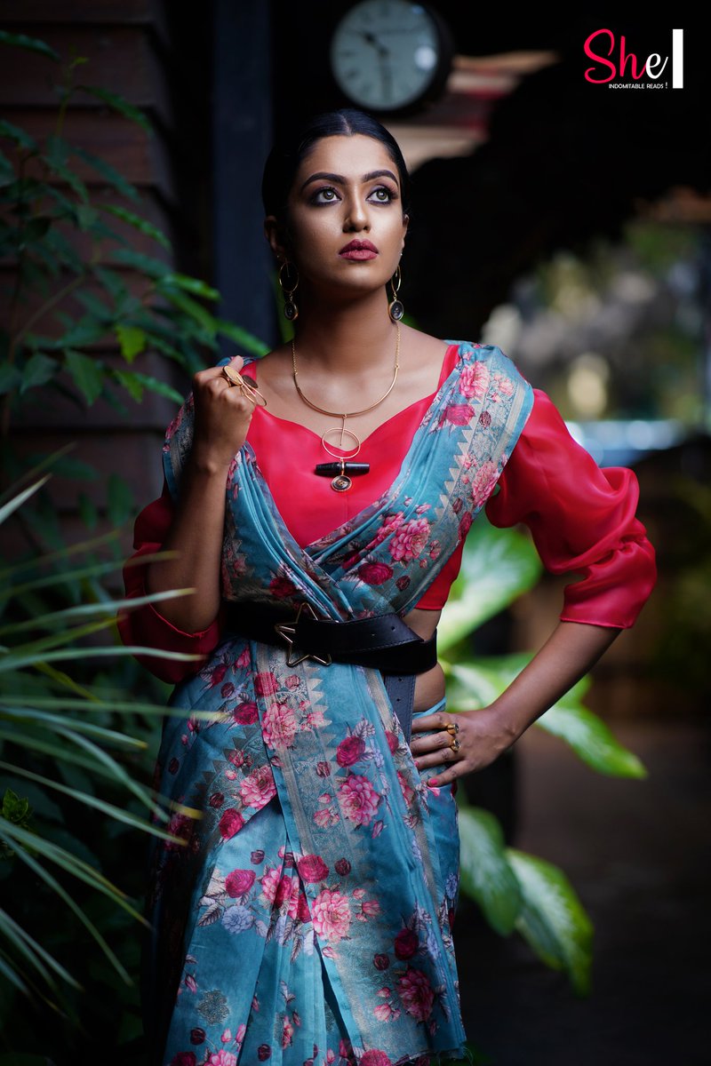 Inspired and an attempt to recreate Sabyasachi with our most loved Kannamma, "Roshini Haripriyan"♥️♥️
To know more: https://t.co/rb6OlaZzwI
@shemagazineteam @prasannab__
@itsViestory
#shemagazine #magazine #Chennai
#FashionModel #sabyasachi #she #dcafe https://t.co/khMya9Viyg