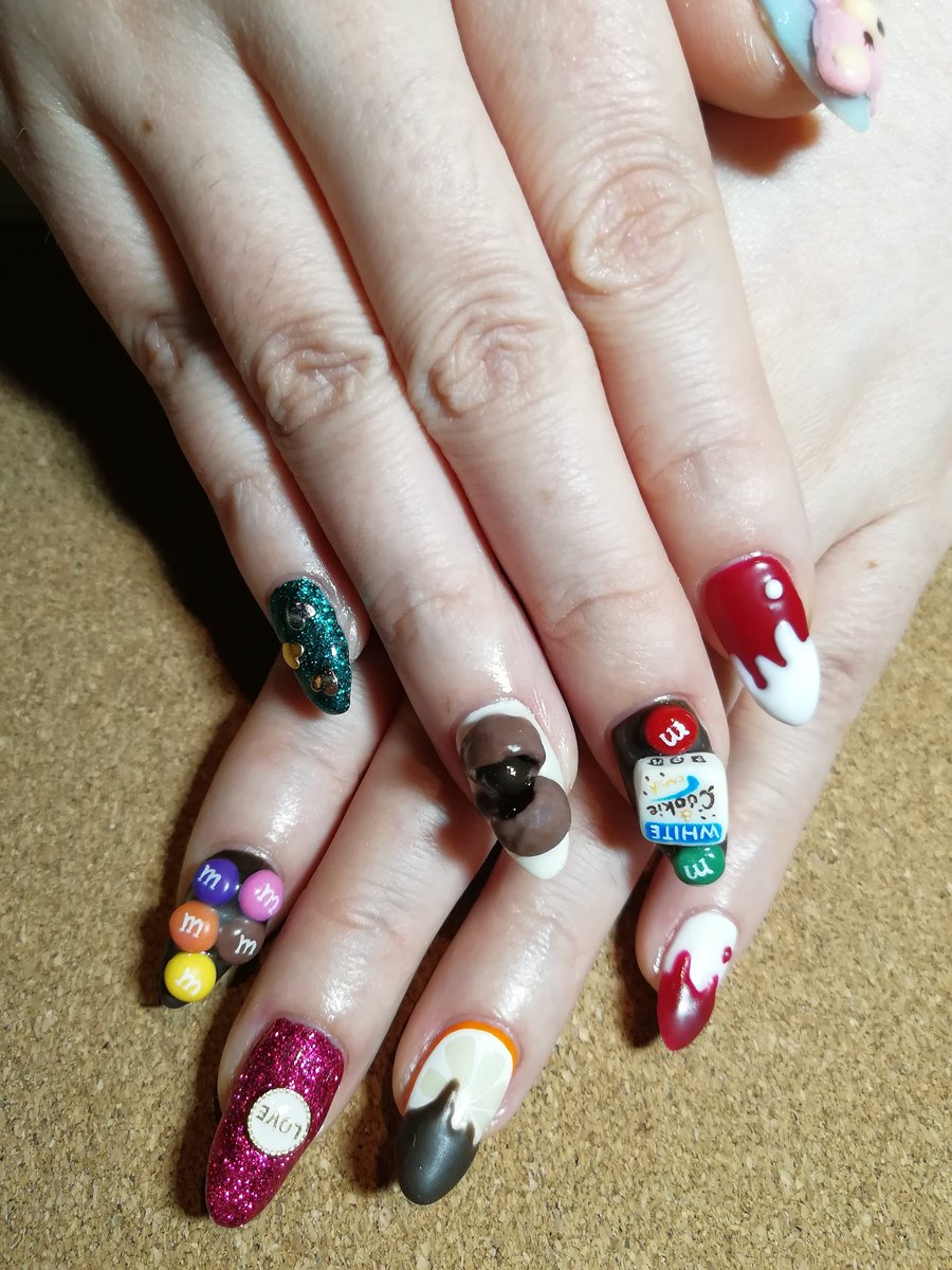 Hisae Nail Twitter પર お客様ネイル 作ったパーツがお嫁に行きました 装着するとなお可愛い くまさん 来年の バレンタインにネタが無い問題 ありがとうございました ネイル 痛ネイル キャラネイル ネイルアート 手描きイラスト アート 模写