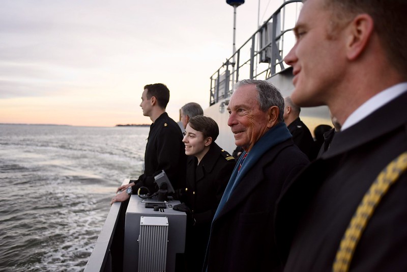 MikeBloomberg's tweet photo. President Trump has disrespected our most decorated military leaders and Gold Star families.
We need a president who honors the service of all women and men in uniform and a plan that supports them and their families.
Here's how we'll #GetItDone: https://t.co/kWukEE56oP https://t.co/HwxfhijvfG