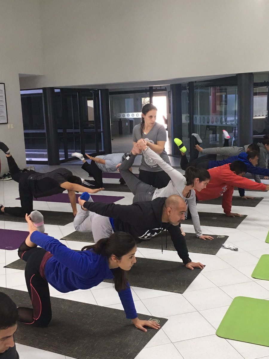 MatTemploo's tweet photo. Viernes, luego de una semana estresante y cierras el día con una clase de yoga. Empresa, comprometida con sus empleados para mantener su bienestar. #TemplooYogaMats #TemplooVibes #TemplooLove #SinEstresLaboral https://t.co/HPzlltts6j