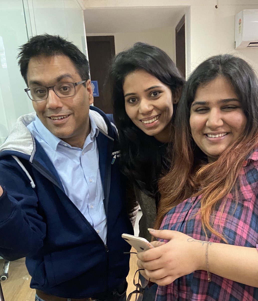 DhingraHarshita's tweet image. When at @leverageedu 🚀 
#leverageit