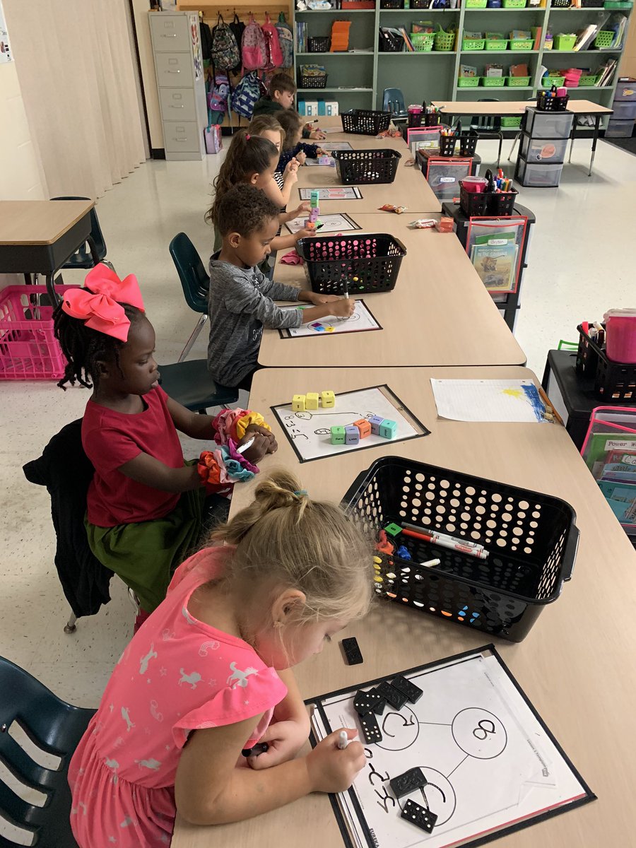 pattycochran67's tweet image. #subtractionproblems using objects #stories                           Objects were flowers, pacifiers, monkeys, butterflies, gum, dogs, bears, ice cream, balloons and more! @sunrayexplorers @SRES_Math #sunraysoars