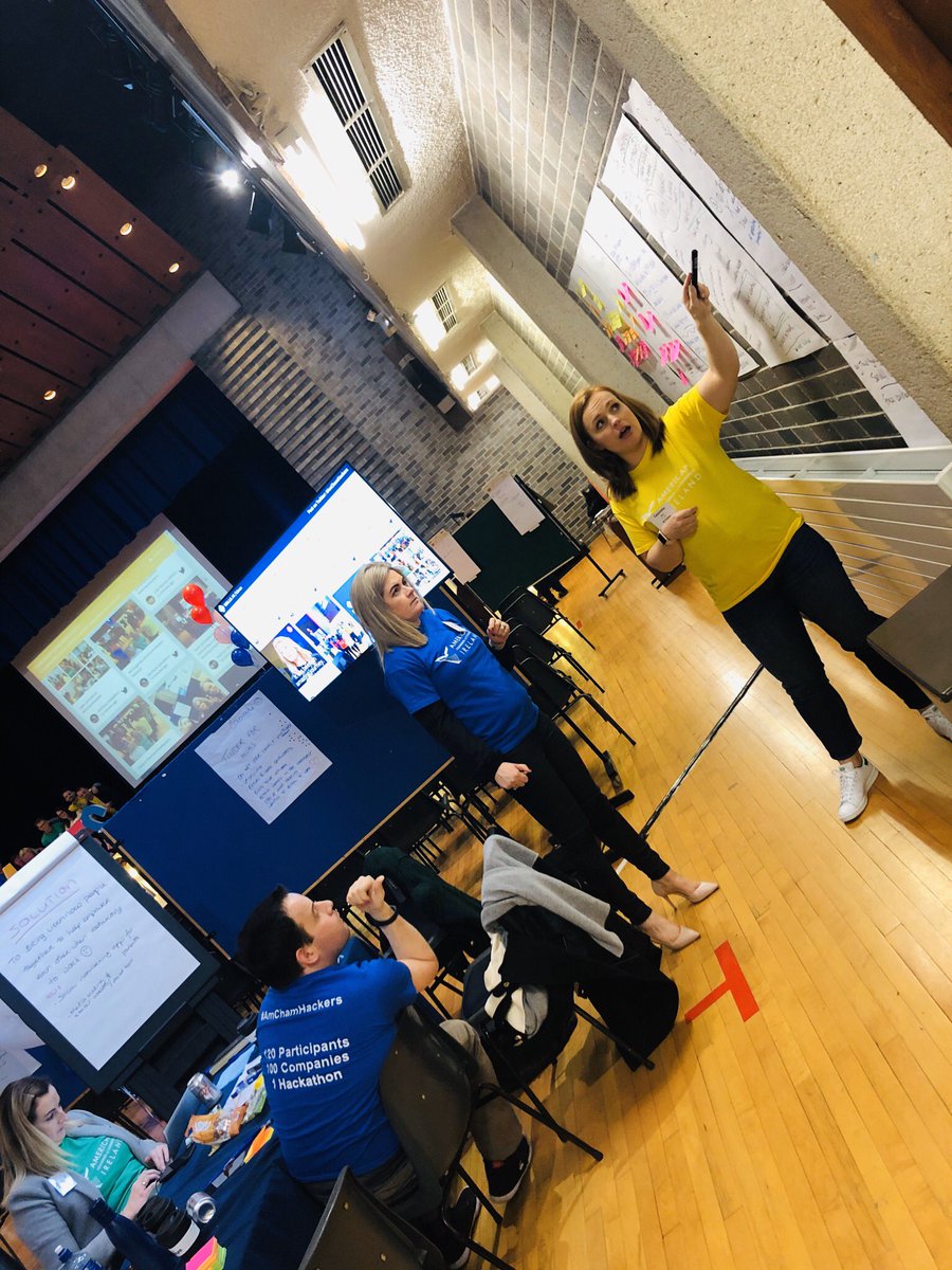 Bounce_amcham's tweet photo. Buzzin’ for Bounce... 🐝🐝 @AmericanChamber #AmChamHackers https://t.co/ZTIfRVO346