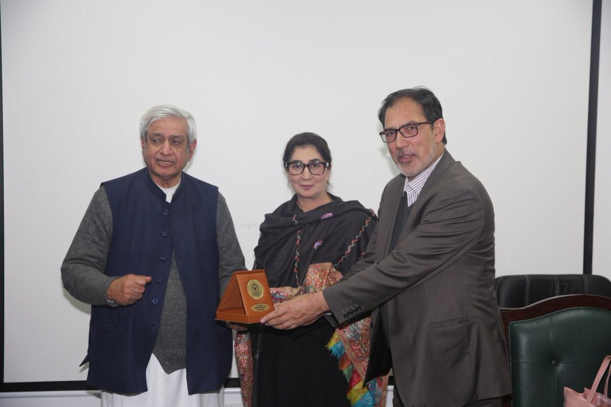 _KIIR_'s tweet photo. Altaf Hussain Wani Chairman KIIR during an event on #Kashmir at #Ripha University along with Syed Fakhar Imam Chairman Parliamentary Committee on Kashmir Affairs, Andleeb Abbas Parliamentary Secretary Noureen Farooq Abrahim MNA, Ms. Kishour Nahid MNA on Feb 07, 2020.
@sultan1913 https://t.co/tURjqH82Ze