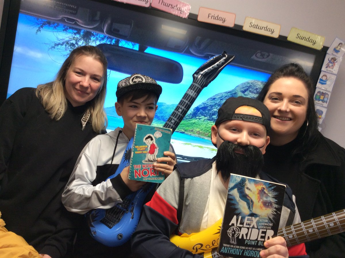 prime_miss's tweet photo. Thank you to all our parents who came in today - you're helping our school's love for reading grow! @FarndonFieldsSc @DSATLiteracy #CarpoolReadeoke https://t.co/fpZCeoIzux
