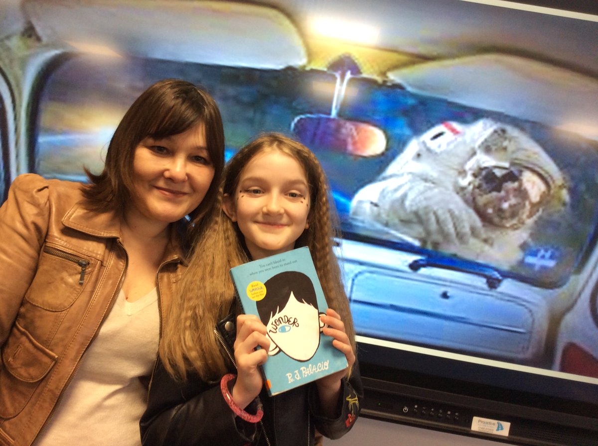prime_miss's tweet photo. Thank you to all our parents who came in today - you're helping our school's love for reading grow! @FarndonFieldsSc @DSATLiteracy #CarpoolReadeoke https://t.co/fpZCeoIzux