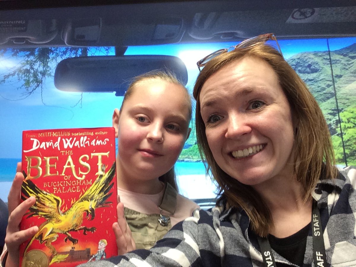 prime_miss's tweet photo. Thank you to all our parents who came in today - you're helping our school's love for reading grow! @FarndonFieldsSc @DSATLiteracy #CarpoolReadeoke https://t.co/fpZCeoIzux