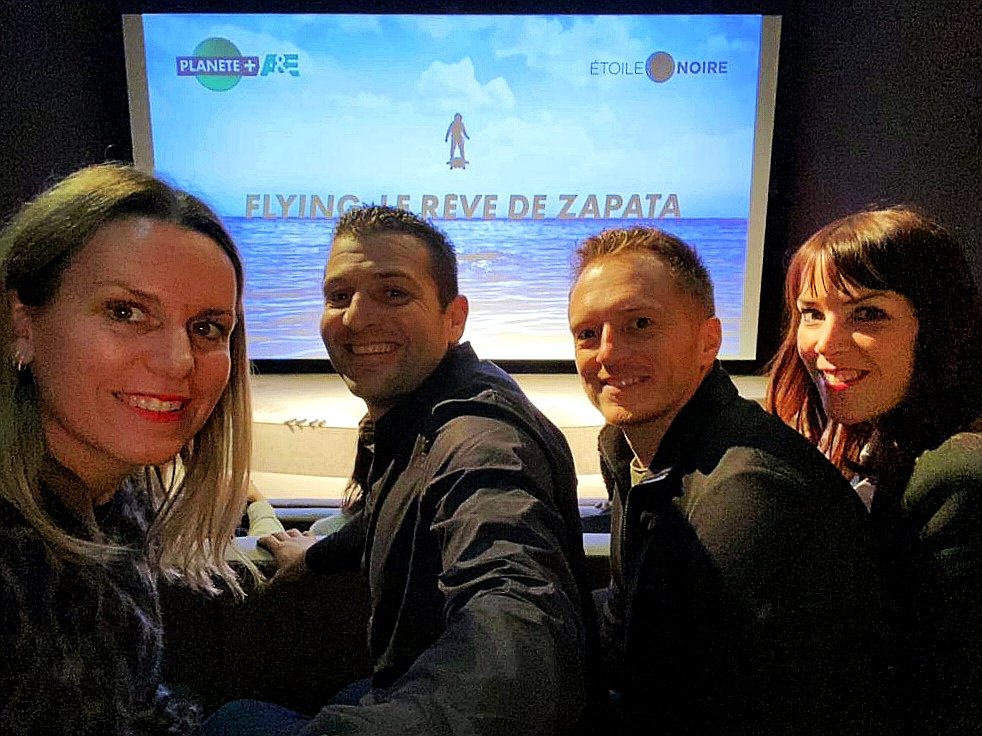 frankyzapata's tweet photo. Petit souvenir de la soirée🛩️ 

#flyingDocumentaire #staytuned #frankyzapata #zapata #flyboardair #traverseedelamanche #englishchannelcrossing #neverstopdreaming #canalplus #planeteplus #etoilenoireproduction #juliannodolwsky https://t.co/XLslXGXEyo