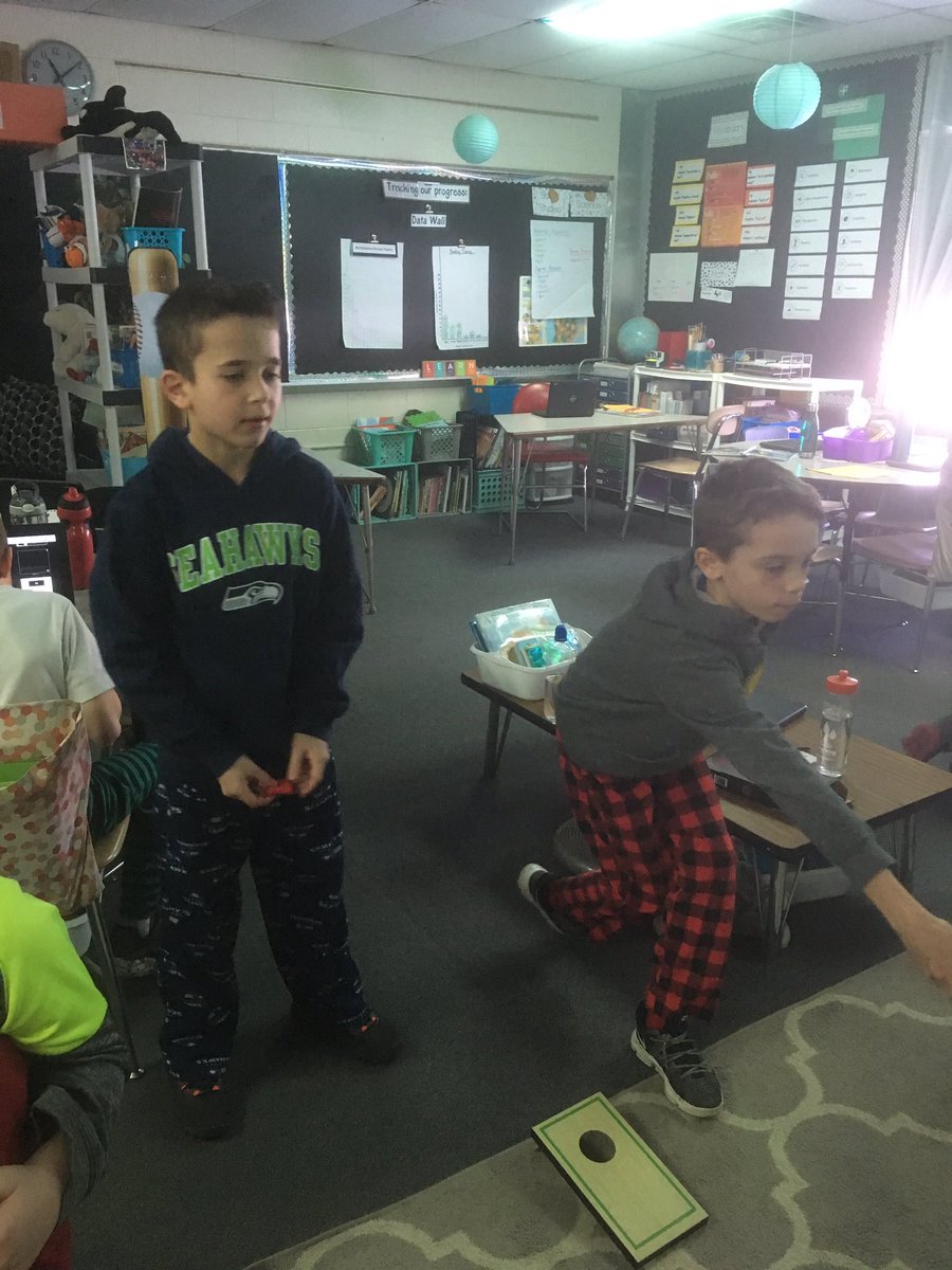 SandlinsSandlot's tweet photo. #100thDayOfSchool #100minutesfreechoice The kids came up with a schedule for the 100 minutes of free choice. https://t.co/Tg836UrDC3