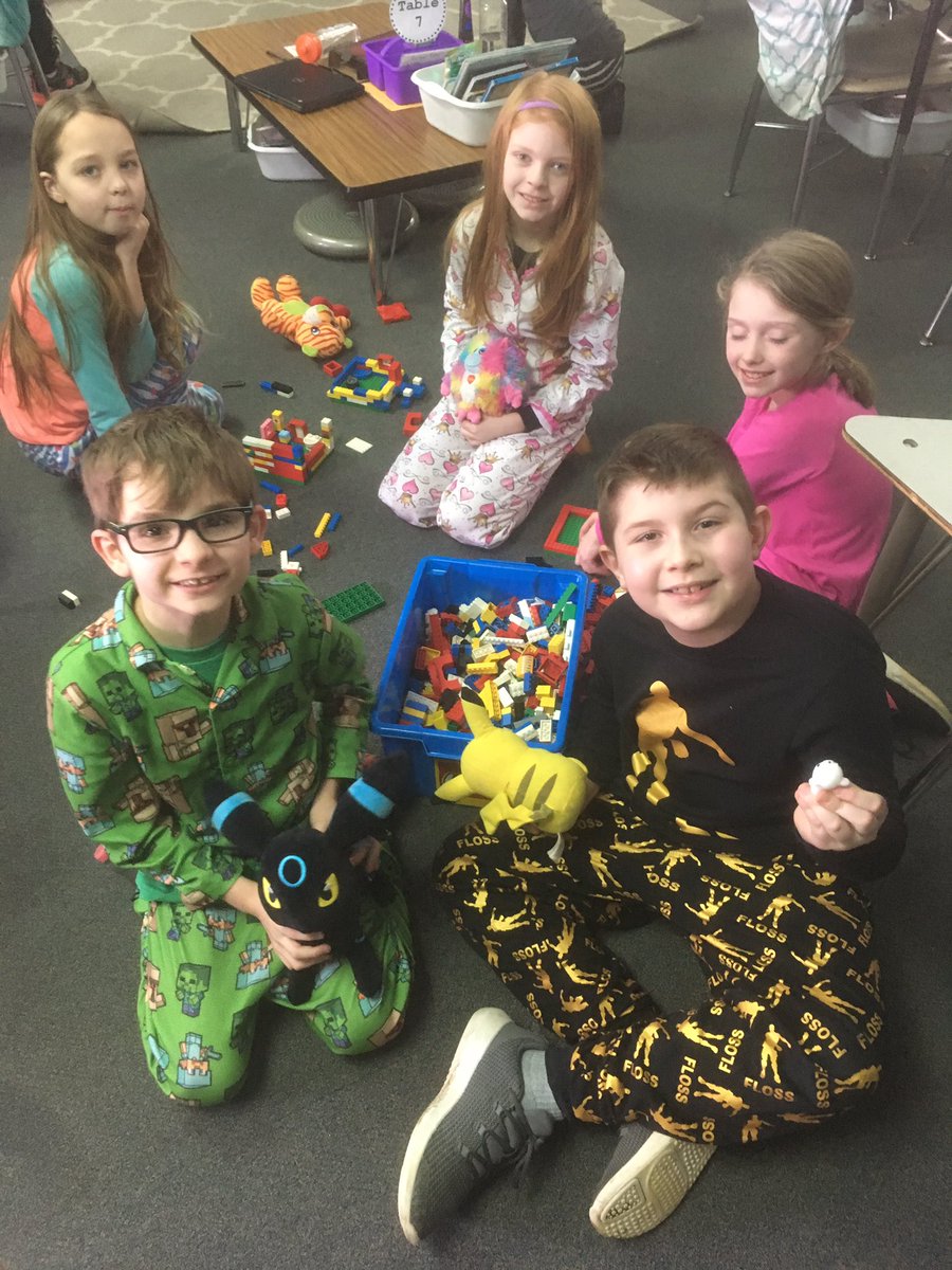 SandlinsSandlot's tweet photo. #100thDayOfSchool #100minutesfreechoice The kids came up with a schedule for the 100 minutes of free choice. https://t.co/Tg836UrDC3