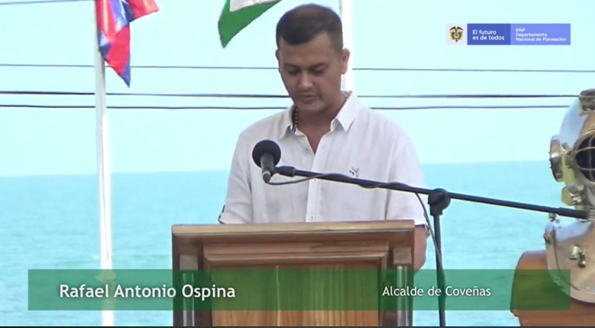 DNP_Colombia's tweet photo. Rafael Ospina, alcalde de Coveñas: "Hoy es un día histórico: somos anfitriones del pacto por la equidad, la legalidad y la transformación de nuestra región". #HoyHacemosUnPacto https://t.co/4gpx7wdvg3
