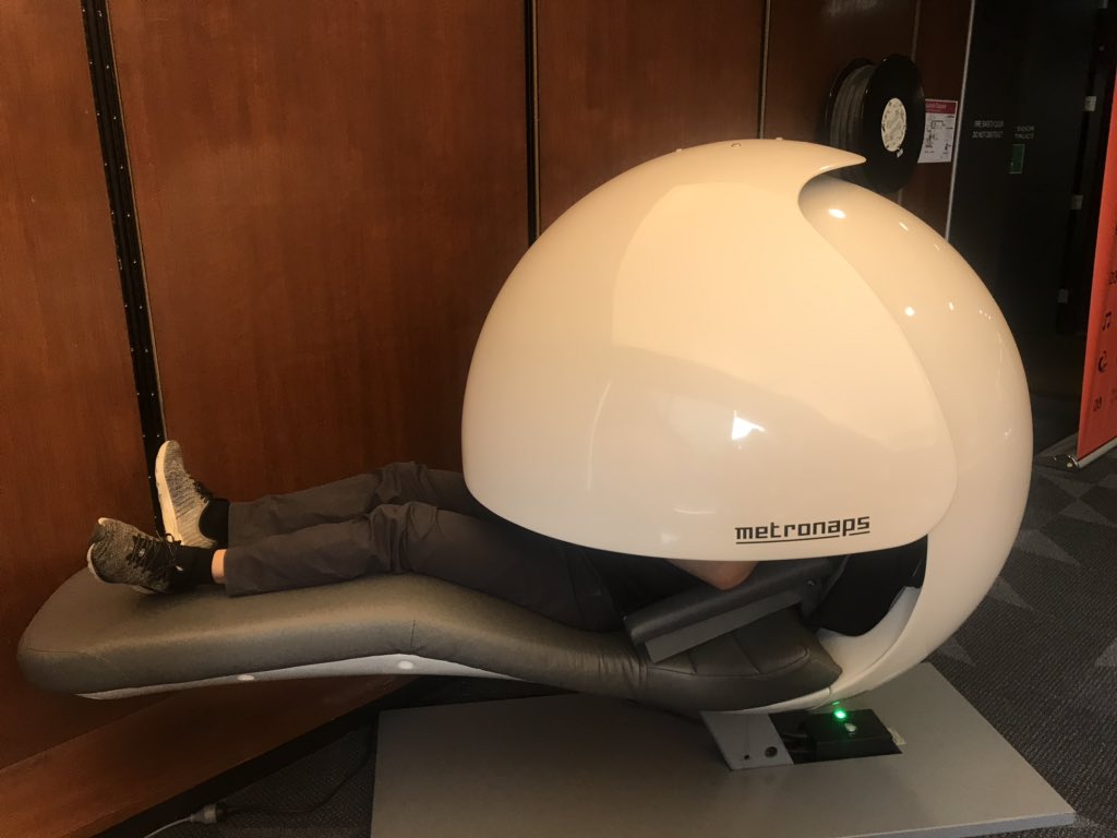 haoworks's tweet photo. #servicedesign #DesignThinking University of Sydney fisher library Sleeping Chair. Very bed experience, uncomfortable to sleep. Less student to use it. It might be designed by engineer not by UX designer. The main function must be sleeping well. https://t.co/6QanwpunwT