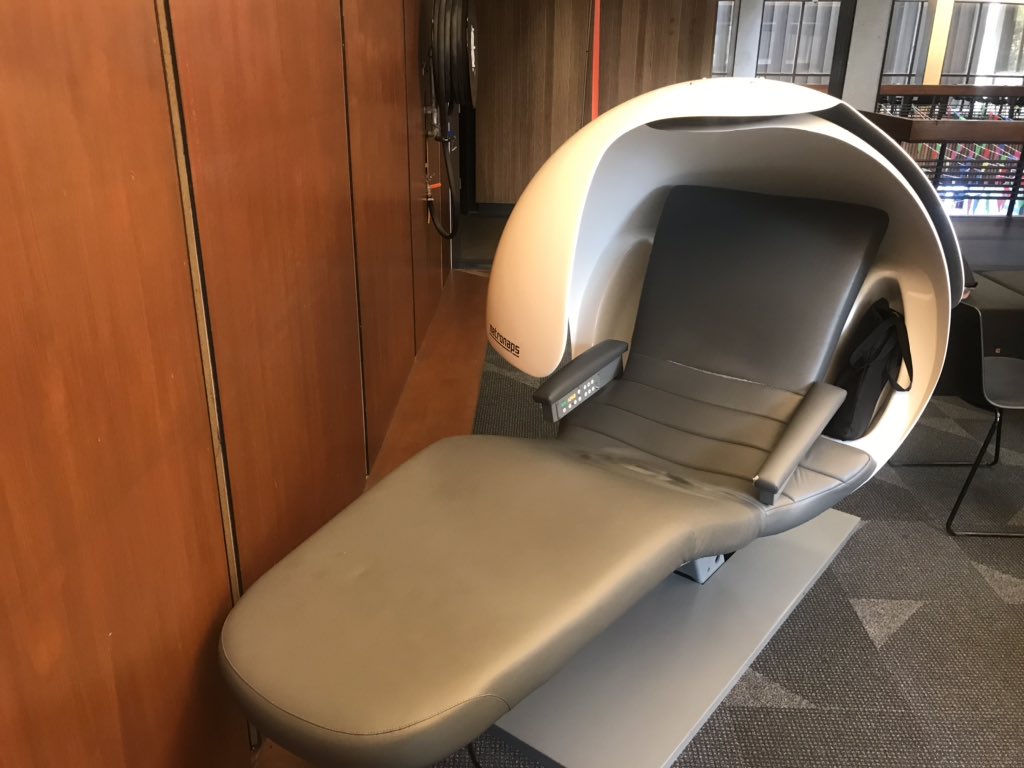 haoworks's tweet photo. #servicedesign #DesignThinking University of Sydney fisher library Sleeping Chair. Very bed experience, uncomfortable to sleep. Less student to use it. It might be designed by engineer not by UX designer. The main function must be sleeping well. https://t.co/6QanwpunwT