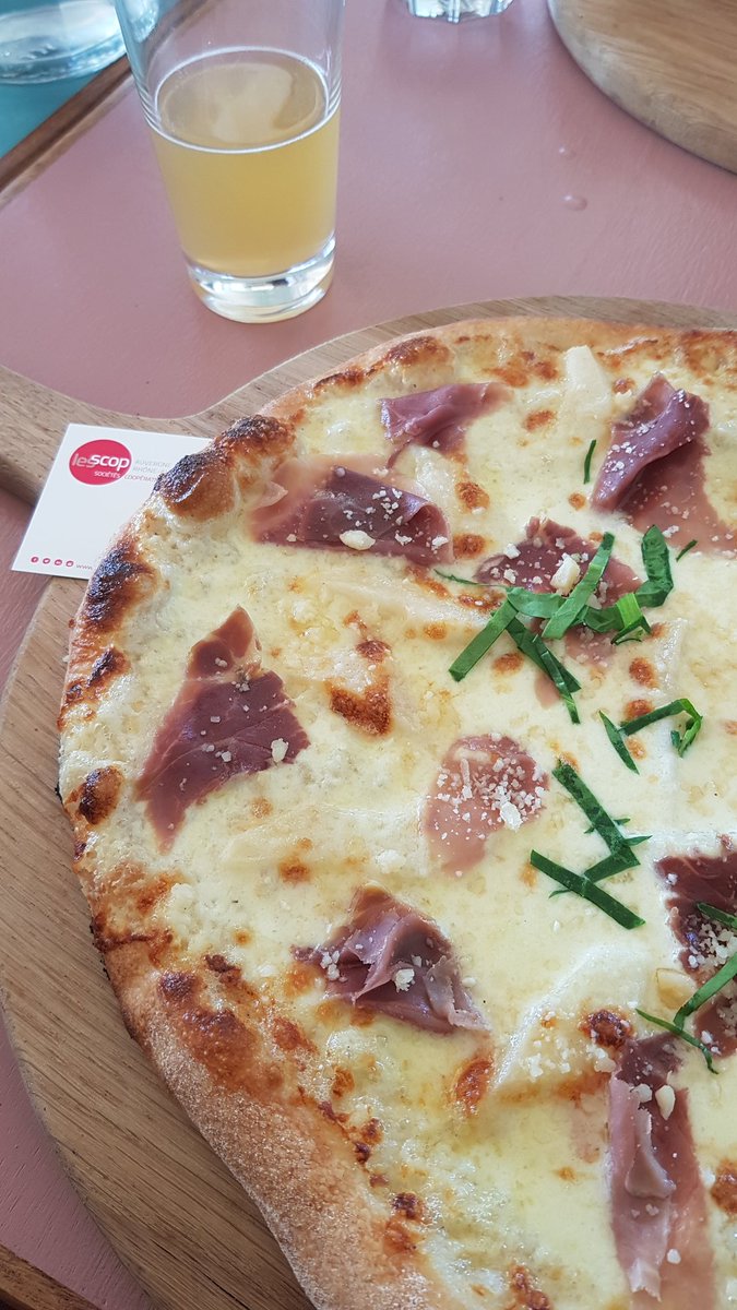 RDWelcomme's tweet photo. Quand le consultant passe du plan de financement au produit fini. Pizzeria Kilometro Vero, les chères #coopstart, @LesScopAURA https://t.co/N3AQv9FCKo