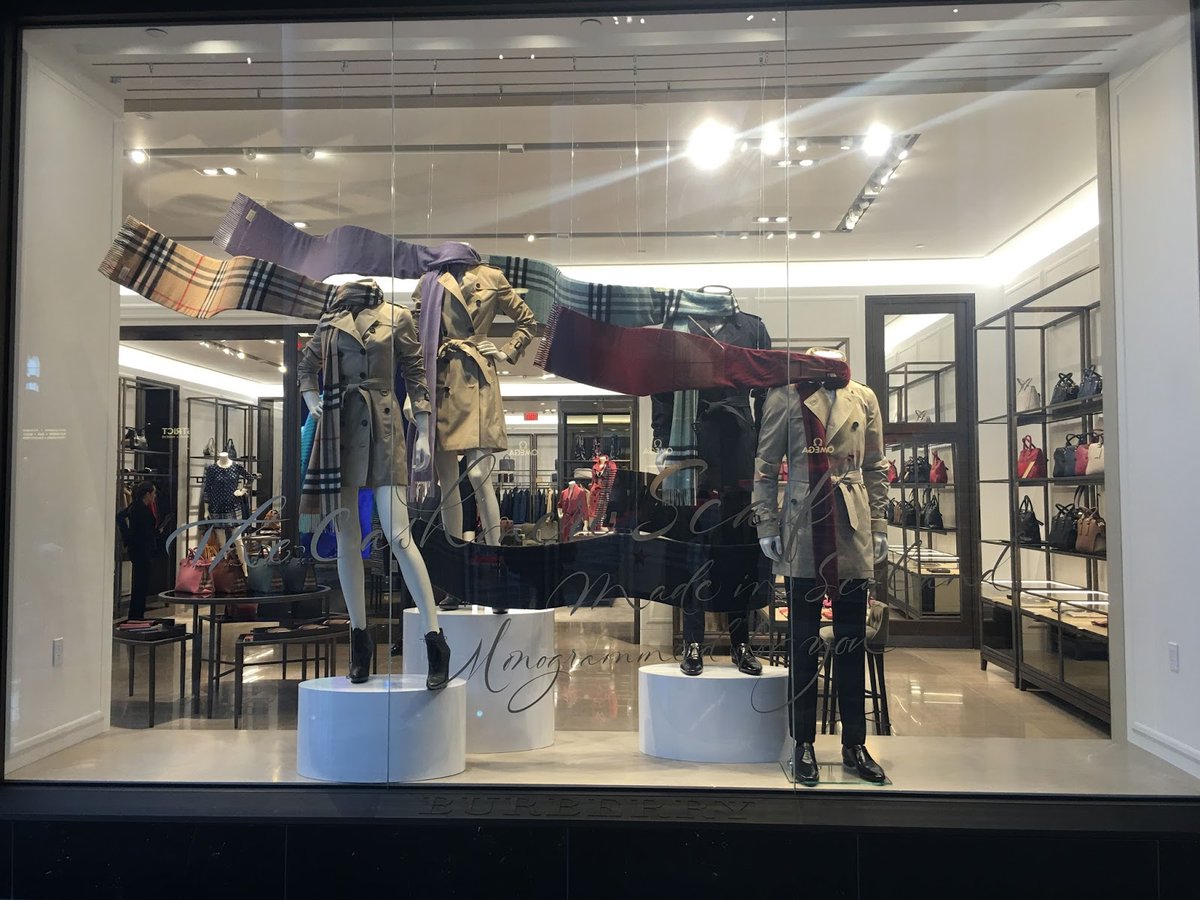 lednxt's tweet photo. ...The lighting plays an important role for all these purposes. By means of light, decorative linear accents can be set or the products can be perfectly staged... 

#LEDlight #StoreWindowLighting #CatchAttention #CommercialLighting #DecorationLighting #LinearLighting #ecofriendly https://t.co/0yrE9GSIh3