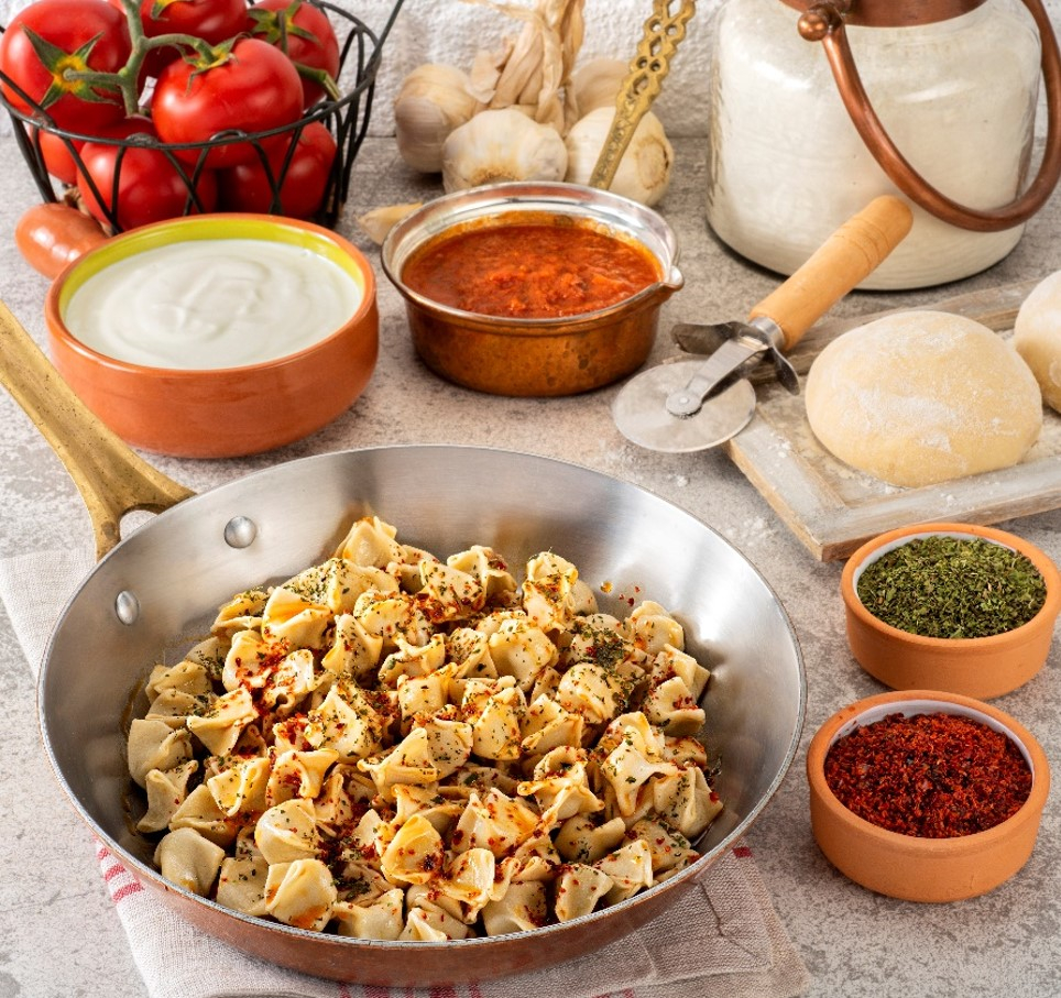 Bir haftayı daha yiyip bitirmişiz artık bunu da bir Kayseri mantısıyla kutlarız 😊

#bigkitchen #foodpics #foodlovers #instafood #foodie #foodoftheday