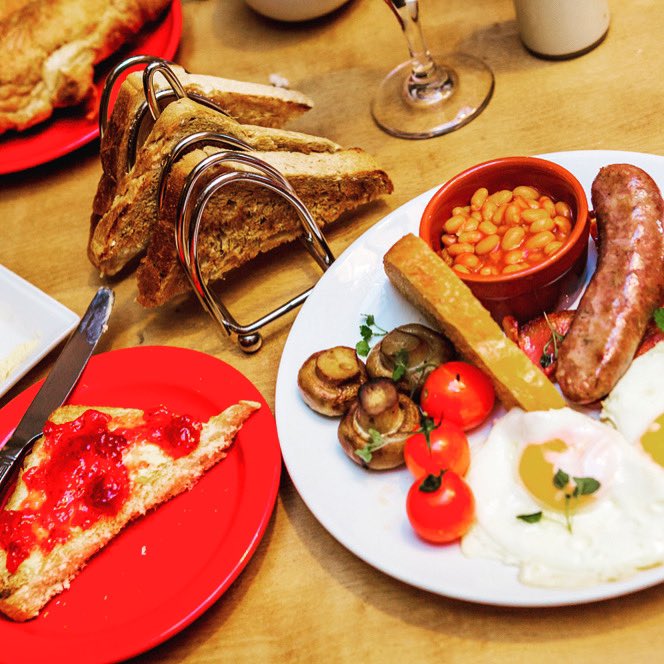 Breakfast at The Red Lion served every day 8 till 9:30 am come and join us 🥓🥚🍳😀#redlion #cromer #seaside #BreakfastDaily