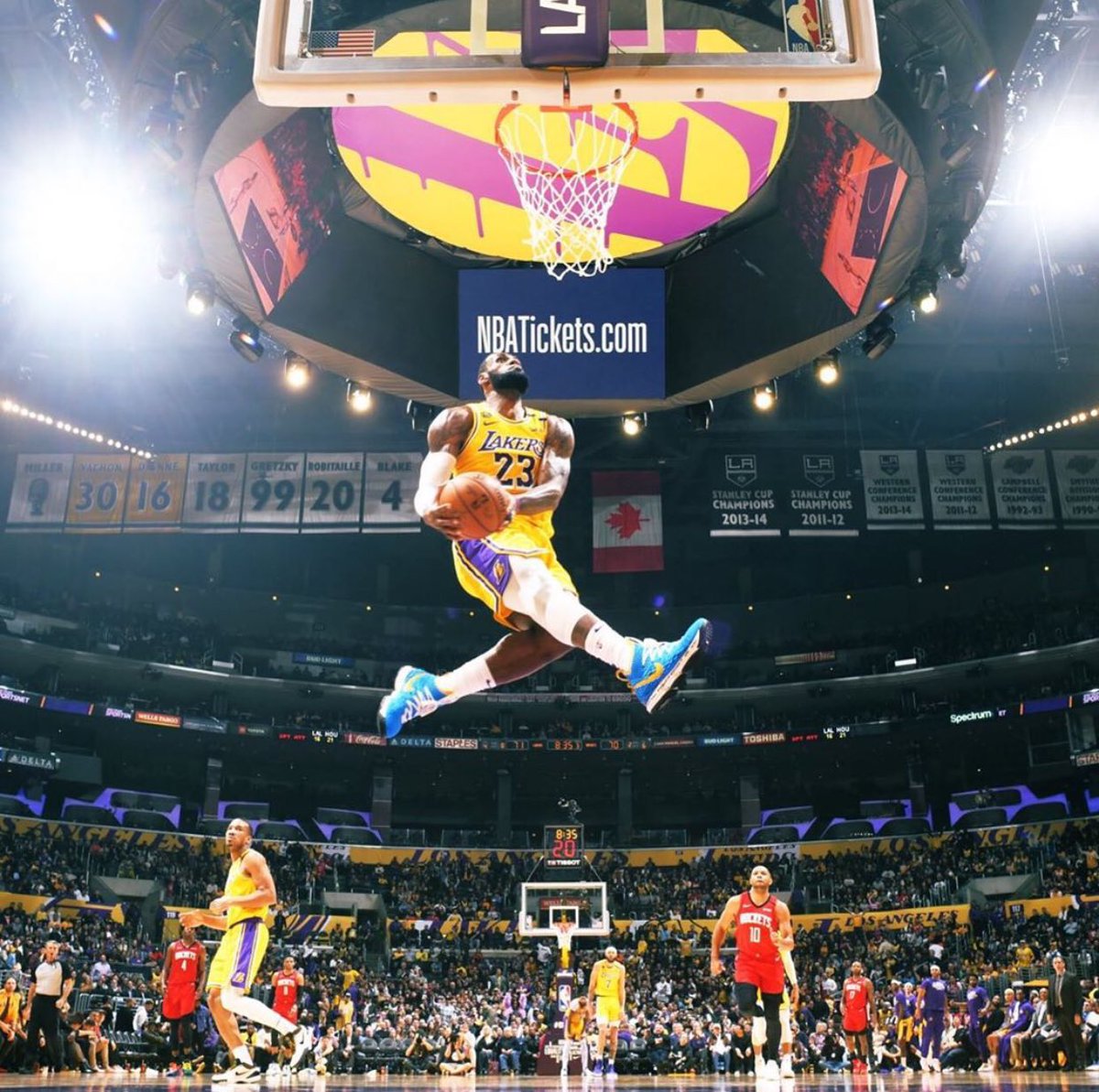 rowdyrebelz's tweet photo. It’s a bird, it’s a plane, it’s Lebron James! #LeBronJames #Lakers https://t.co/9WpPY39YOE