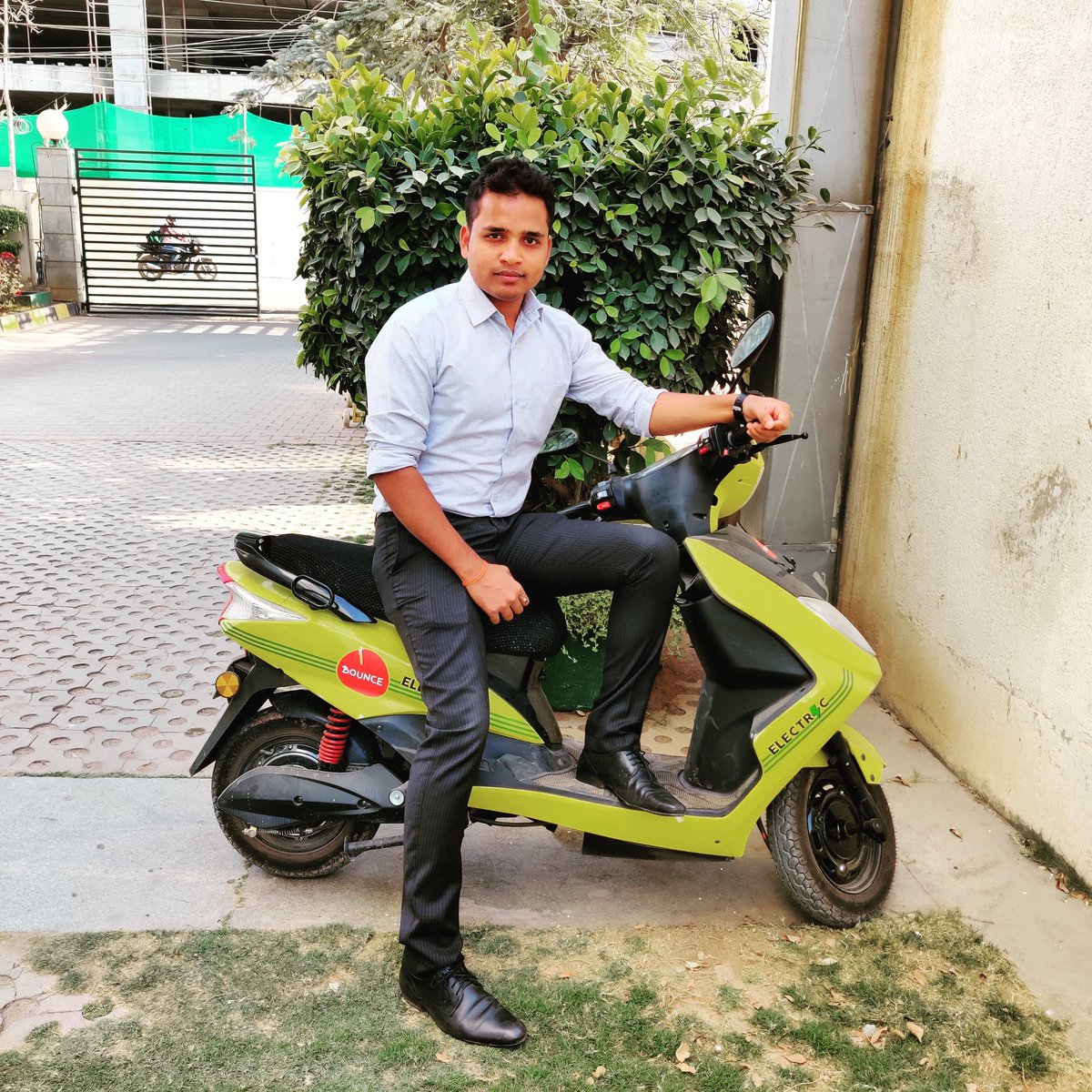 AnweshkuNayak's tweet photo. Make your life a masterpiece; imagine no limitations on what you can be, have or do."
#motivated #PhotoOfTheDay #TwitterTrends #memories #workplace #FridayFeeling #FridayMotivation #FridayThoughts #FridayFunDay #anwesh #imanwesh #Bangalore #formal https://t.co/iNJwy86NoF