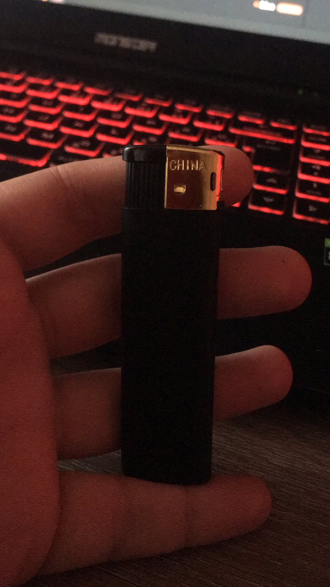 Dün yolda bir adamdan çakmak rica ettim adam çakmağı verip yoluna devam etti seslendim arkasından almayacak mısın dedim sende kalsın dedi arkasıma bakmadan bu sabah fark ettim demir kısmında çin yazıyor bu sefer sıçtım işte #coronaviruschina