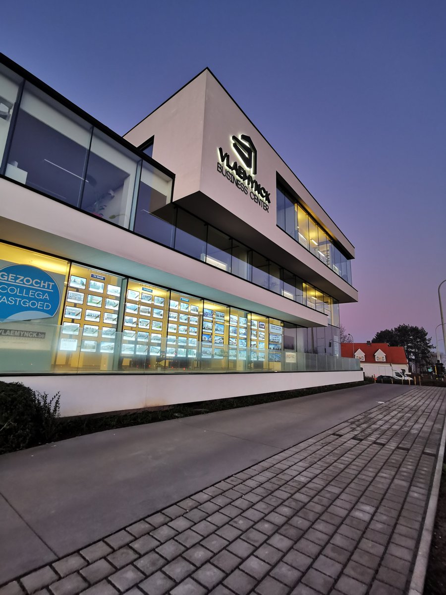 Het was een prachtige ochtend voor een productieve werkdag!
#Vlaemynck #VBC #Teamwork #Vlaemynckbusinesscenter #Tielt