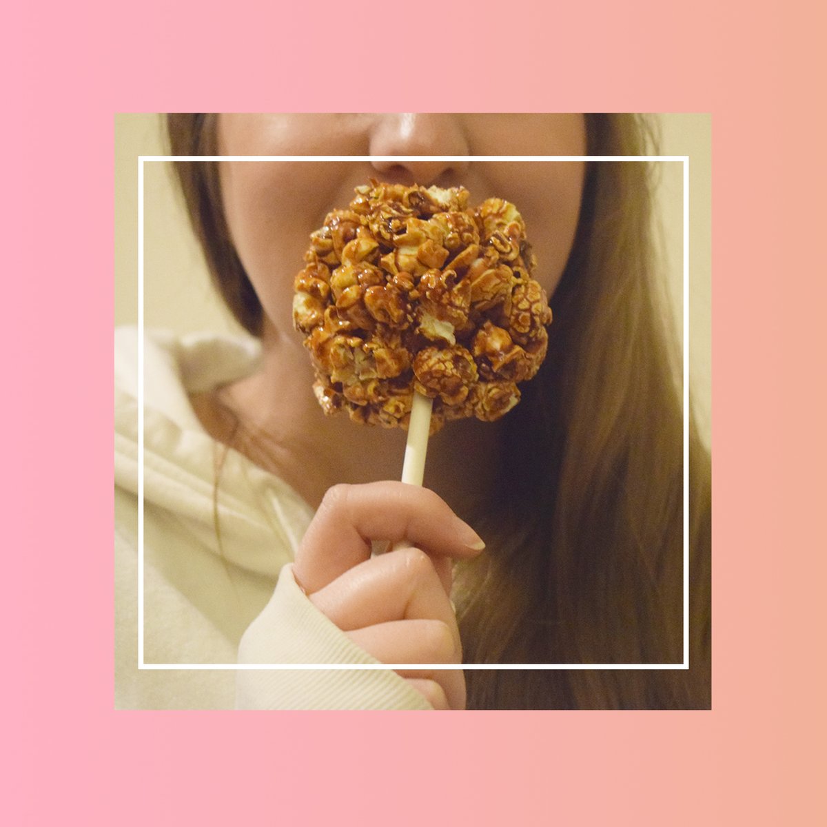 It's not a lollipop, it's not a toffee apple... it's popcorn! Our popcorn balls are great for events and promotions and ideal for retail. Try them out for Valentine's Day and watch people fall in love! 😍
Check them out here: popcornandcandyfloss.com/collections/ar…
