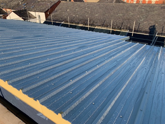 BlackpoolIndus1's tweet photo. Kingspan Insulated Roof Sheets Fitted. Timbers in place ready for the Trespa Panels at the Hamaara Centre Preston. #construction #industrialroofing #roofing #roofer https://t.co/vFMUHAMve5