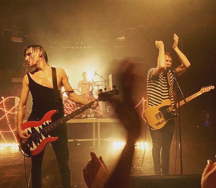 SCHMUTZKI's tweet photo. HEUTE - HAMBURG
MORGEN - WIESBADEN 
Rumkommen!!! https://t.co/kzEFI5bN37