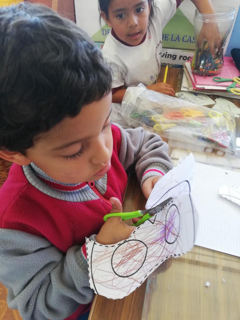 VictoriaGuanin's tweet photo. Mi estudiante con discapacidad esta a gusto trabajando https://t.co/PShzSVbIdd
