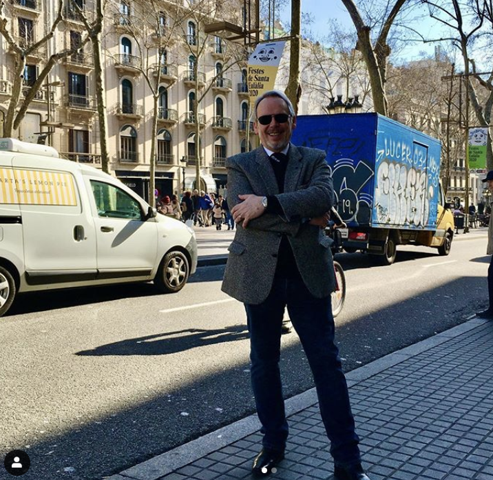 RocaCriminal's tweet photo. Ya tenemos a @TheCraigRussell en Barcelona. El autor de #ElAspectoDelDiablo y de las series de #JanFabel y #Lennox os espera este domingo 9 a las 12.10h en el Fossat del Mercat de Sant Antoni. #BCNegra20

📷 Instagram Craig Russell: https://t.co/BpJ8Ogv7T0 https://t.co/TKEVPbV6JU