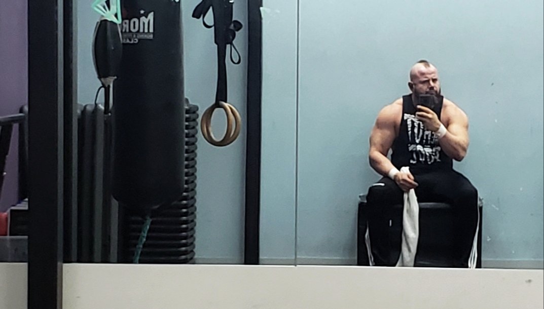 HartleyJackson_'s tweet photo. Working out with all my friends...
#madeoftherightstuff #serialkiller #heavyweight https://t.co/U8HVDgwzcC