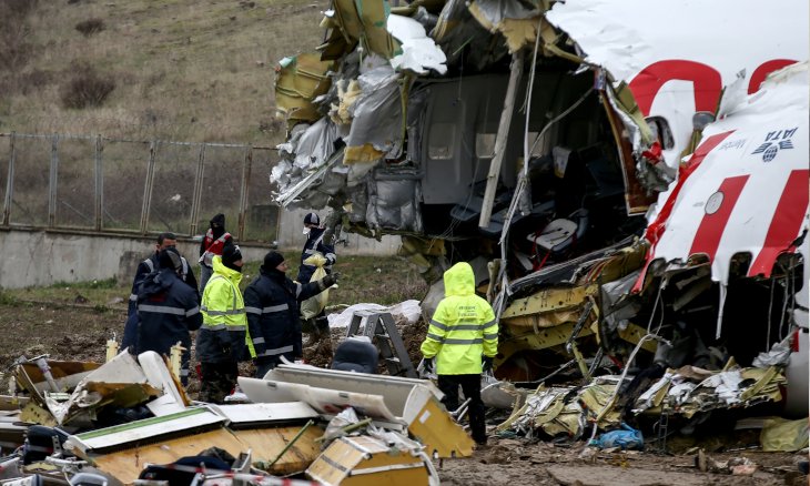 Conradoaviacion's tweet photo. Fiscales de Estambul ordenaron la detención de los pilotos del vuelo #PC2193 de Pegasus después de que su tratamiento en el hospital haya finalizado. Se les acusa de causar muerte y lesiones por negligencia. https://t.co/KD0Yiwa5hb